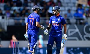 Shikhar Dhawan drops himself, picks Shubman Gill for the Indian team - Watch