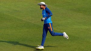 India vs Australia 4th Test: Shreyas Iyer sent for scans after complaining of back pain on day 3