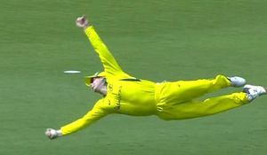 Ind vs Aus 2nd ODI: Steve Smith takes a screamer to dismiss Hardik Pandya - Watch