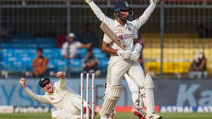 IND vs AUS: Watch - Steve Smith takes one-handed stunner to get rid of Cheteshwar Pujara