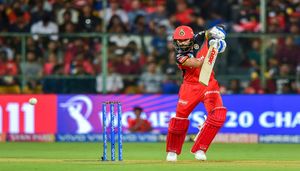 RCB Unbox: Virat Kohli joins Royal Challengers Bangalore training at Chinnaswamy amid rousing cheers - Watch