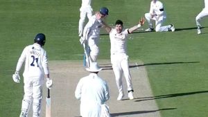 James Anderson warms up for Ashes 2023 with wicket of his former captain Alastair Cook: Watch Video