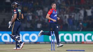 Watch: 149kmph! Anrich Nortje IPL 2023 begins as he knocks over Shubman Gill