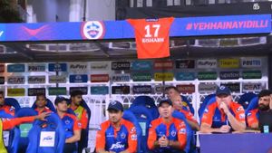 Rishabh Pant IPL 2023 jersey hung in Delhi Capitals' dugout against Lucknow Super Giants
