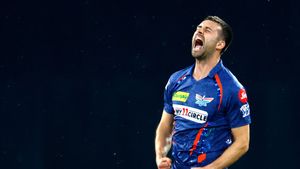LSG vs DC: Mark Wood clean bowls Prithvi Shaw and Mitchell Marsh with serious pace! watch video