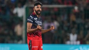 IPL 2023 RCB vs MI: Mohammed Siraj bowls 13 dot balls in Powerplay