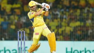 RCB vs CSK, IPL 2023: MS Dhoni in destructive touch ahead of RCB match - Watch