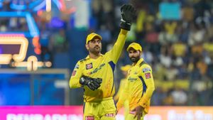 IPL 2023: MS Dhoni Pep Talk To Ajinkya Rahane Before He Went Out To Bat