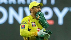 IPL 2023: Groundstaff touches MS Dhoni's feet, seeks CSK captain's blessings - Watch