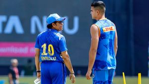 IPL 2023: Sunil Gavaskar, Suniel Shetty react to Sachin Tendulkar's heartwarming post for son Arjun