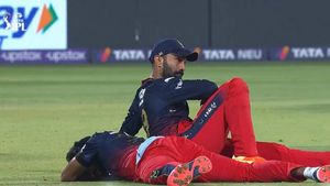 RCB vs MI: Collision between Mohammed Siraj and Dinesh Karthik leaves Virat Kohli fuming