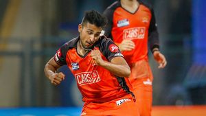 Umran Malik bowls fastest delivery of IPL 2023 to castle Devdutt Padikkal's stumps - Watch