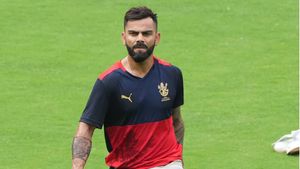IPL 2023: Virat Kohli's ferocious batting forces Faf du Plessis and Mohammed Siraj to run for safety - Watch