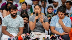 Wrestlers Protest: Delhi Police misbehaving with us, says Bajrang Punia