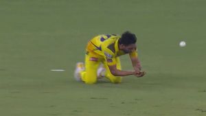 CSK vs GT, IPL 2023 Final: Deepak Chahar drops catch of Shubman Gill in powerplay