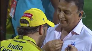 IPL 2023: Sunil Gavaksar runs for MS Dhoni's autograph on his shirt during CSK's lap of honour at Chepauk