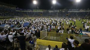 El Salvador Stadium Stampede: At Least 9 Dead After Fans Break Through Gate