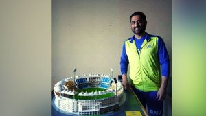 IPL 2023: MS Dhoni gets special gift from passionate CSK fan