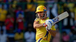 MS Dhoni to undergo tests for knee injury in Mumbai