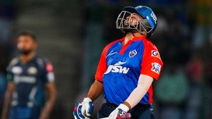 Prithvi Shaw and Shubman Gill spent 6 hours with me but did not ask anything about cricket: Virender Sehwag