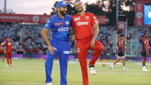 IPL 2023: 'Kya karu bata' - Rohit Sharma's hilarious question to Shikhar Dhawan at toss goes viral - Watch