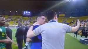 Cristiano Ronaldo gets irritated, pushes off rival staff member trying to take selfie with him - Watch Video