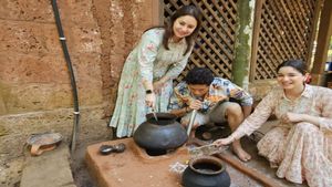Sachin Tendulkar spends time with 'Family' in 'Serene' Village amid IPL - Watch