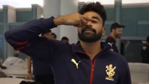 IPL 2023: Mohammed Siraj flashes 'middle-finger' in dressing room celebration after RCB vs LSG match - WATCH