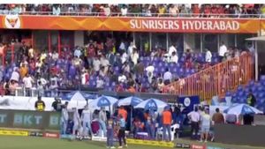 IPL 2023: Chants of 'Kohli, Kohli' after no-ball drama triggers fans, SRH vs LSG match halted momentarily