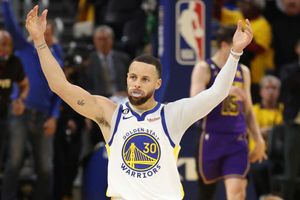 NBA Playoffs: Warriors sink 21 3-pointers, roll past Lakers to even series