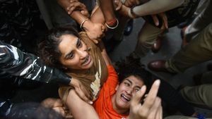 Wrestlers' Protest: Neeraj Chopra asks for better treatment of wrestlers after being dragged by Delhi Police