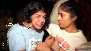 Wrestlers Protest: Vinesh Phogat breaks into tears after scuffle with Delhi Police late on Wednesday night