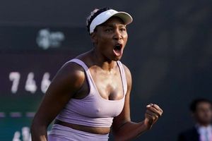 Venus Williams fights for over three hours to beat Camila Giorgi in Birmingham
