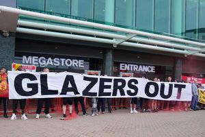 Manchester United fans block megastore entrance in protest against Glazer family