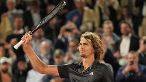 French Open: Alexander Zverev, Casper Ruud & Holger Rune reach quarterfinals
