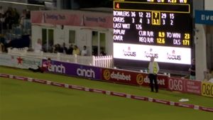 'Catch of all time': English players jaw-dropping catch in T20 Blast 2023 sets cricket world on fire - Video