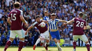Manchester City or Arsenal: Where should West Ham midfielder Declan Rice should move this summer?
