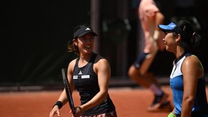 French Open 2023: Women's doubles team disqualified after 'unintentionally' hitting ball girl