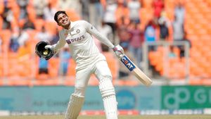 Fans tear apart Shubman Gill after images with Erling Haaland and Kevin De Bruyne