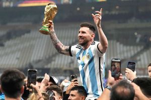 Beckham brightens smile on Messi mural to welcome superstar signing to Miami
