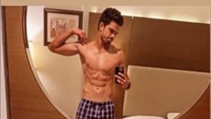 Arjun Tendulkar flaunts his six-pack abs, MI pacer gives stiff challenge to Virat Kohli and Hardik Pandya