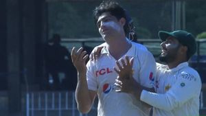 PAK vs SL: 'Unlucky' Naseem Shah sets Twitter on fire with 'one of the best' reverse bowling display