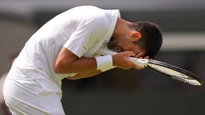 Novak Djokovic fined 8000 US dollars for ‘racket abuse’ in Wimbledon final