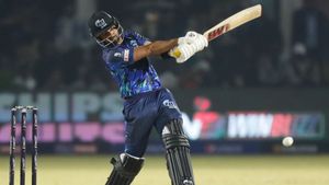 Zim Afro T10: Sikandar Raza's 21-ball 70 fires Bulawayo Braves to 7-Wicket win against Harare Hurricanes