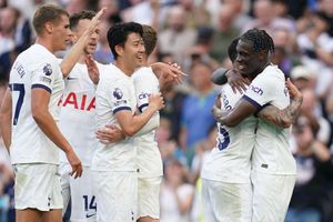 Spurs see off Manchester United to give Ange Postecoglou a winning start at home