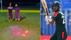 Bizzare Move: Bangladesh Cricketer Mohammad Naim Walks on Fire to Prepare for Asia Cup - Watch
