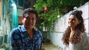 Bollywood actress impresses Sachin Tendulkar with her Ghoomer bowling - Watch