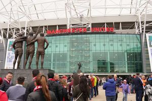 Manchester United share price crashes by £500m after report Glazers may not sell