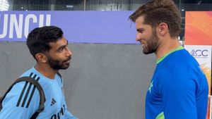 'Mere Shehzade ke liye..': Shaheen Afridi gets a gift for Jasprit Bumrah - Watch