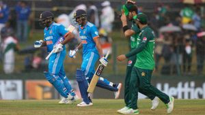 India Pakistan Match: What Rohit Sharma is talking with Axar Patel? Waqar Younis and Sanjay Manjrekar tak